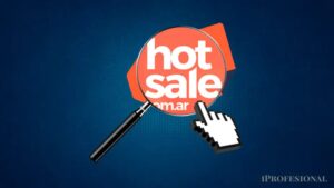 Hot Sale 2026 Argentina con lupa analizando ofertas online en ecommerce